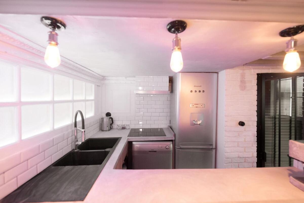 Artist's Mini Loft - Marais Apartment Paris